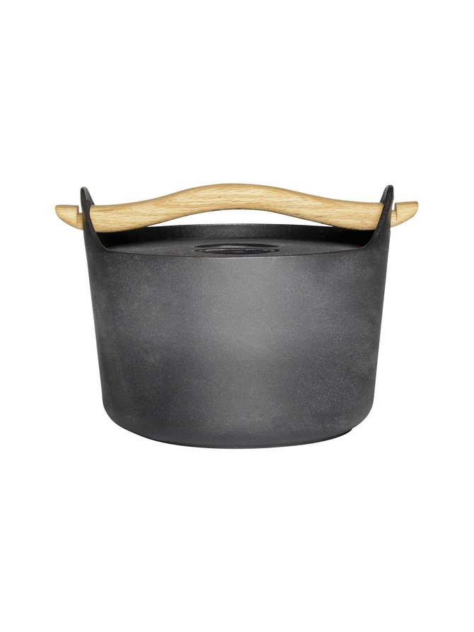 Black cooking pot