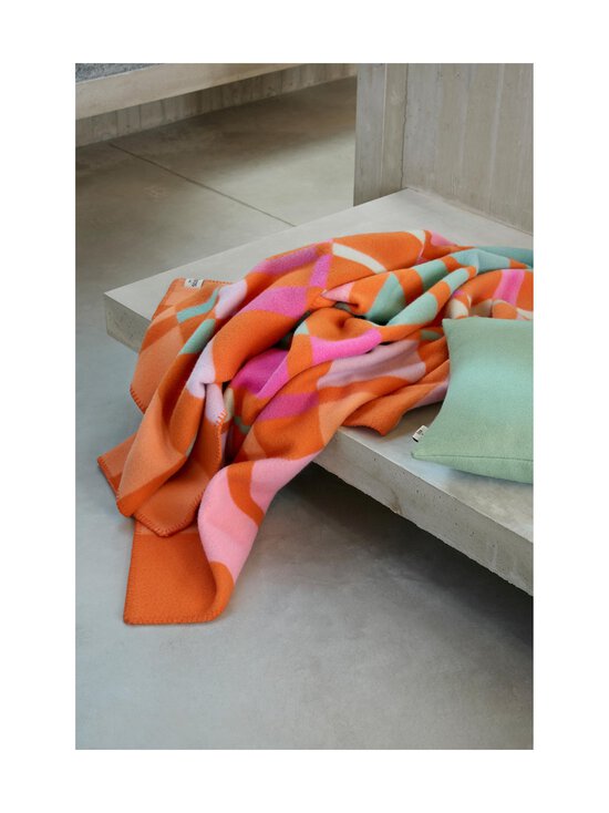 Røros Tweed - City-huopa 135 x 200 cm - ORANGE - photo 4 Røros Tweed - City-huopa 135 x 200 cm - ORANGE | Stockmann - photo 4