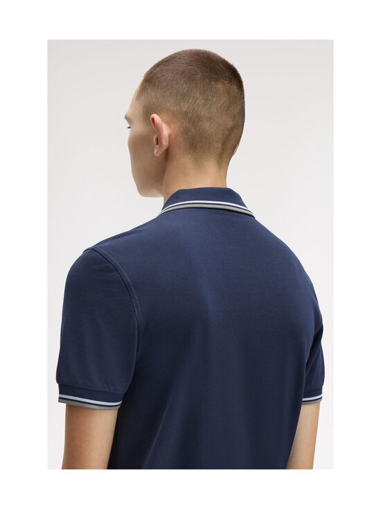 Fred Perry - Twin Tipped Slim Fit polo krekls - Z47 DRKAIRF/LIC/BAYL - photo 8 Fred Perry - Twin Tipped Slim Fit polo krekls - Z47 DRKAIRF/LIC/BAYL | Stockmann - photo 8