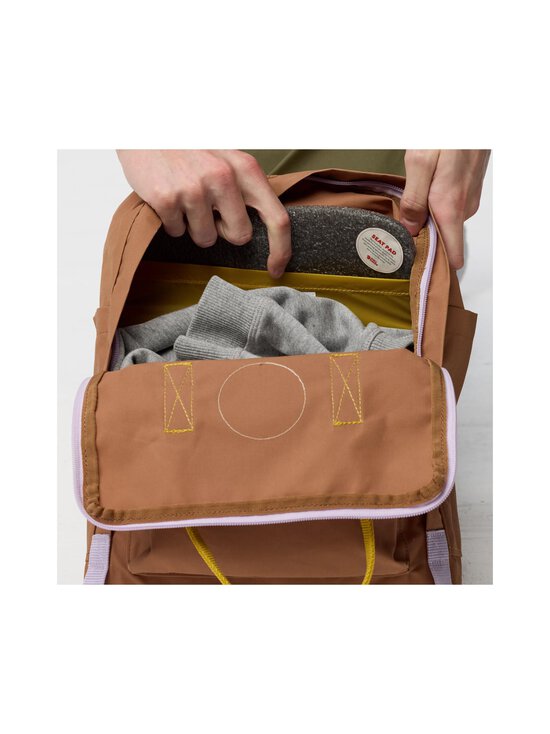 Fjällräven - Seljakott Kånken Koncept 16 l - 228-135 KHAKI DUST-KANTARELL | Stockmann - photo 6