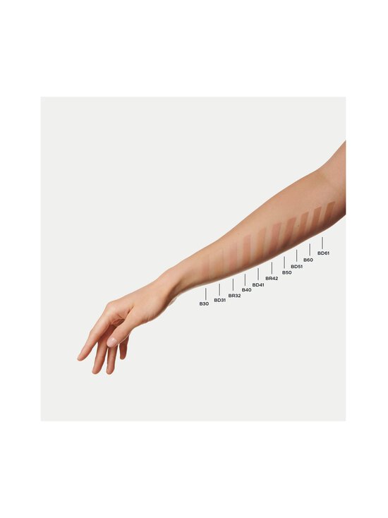 CHANEL - N°1 DE CHANEL REVITALIZING FOUNDATION Illuminates Hydrates Protects - B40 | Stockmann - photo 4