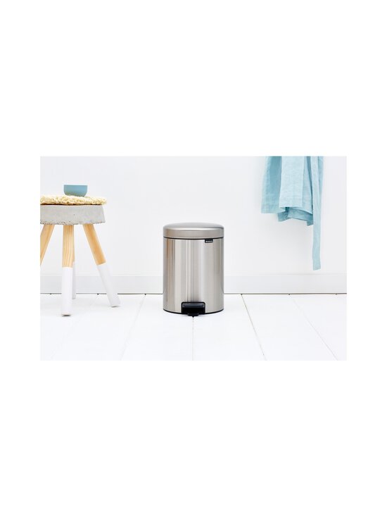 Brabantia - Newlcon atkritumu tvertne ar pedāli 5 l - TERÄS - photo 5 Brabantia - Newlcon atkritumu tvertne ar pedāli 5 l - TERÄS | Stockmann - photo 5