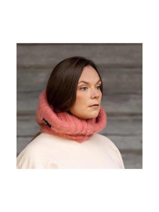 Myssyfarmi - Vilke Hohto adīta vilnas kapuce - VILKE CORAL PINK - photo 2 Myssyfarmi - Vilke Hohto adīta vilnas kapuce - VILKE CORAL PINK | Stockmann - photo 2