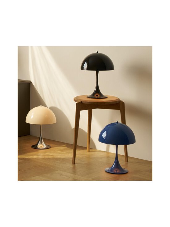 Louis Poulsen - Panthella 250 Portable Opaque -kannettava pöytävalaisin - OPAQUE INDIGO BLUE - photo 9 Louis Poulsen - Panthella 250 Portable Opaque -kannettava pöytävalaisin - OPAQUE INDIGO BLUE | Stockmann - photo 9