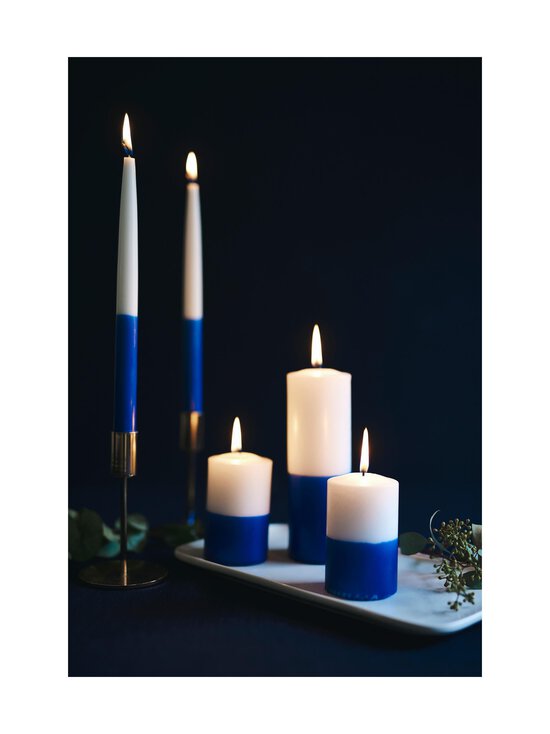 Havi - Pöytäkynttilä itsenäisyys 6 x 10 cm - SININEN/VALKOINEN | Stockmann - photo 2