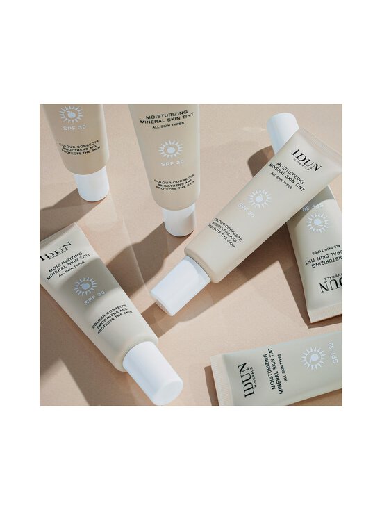 Idun Minerals - Moisturizing Mineral Skin Tint SPF 30 - sävytetty päivävoide - KUNGSHOLMEN LIGHT/MEDIUM - photo 3 Idun Minerals - Moisturizing Mineral Skin Tint SPF 30 - sävytetty päivävoide - KUNGSHOLMEN LIGHT/MEDIUM | Stockmann - photo 3