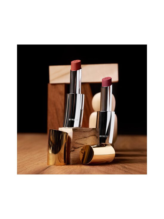 BYREDO - Lipstick Satin -huulipuna - RED SUNSET - photo 9 BYREDO - Lipstick Satin -huulipuna - RED SUNSET | Stockmann - photo 9