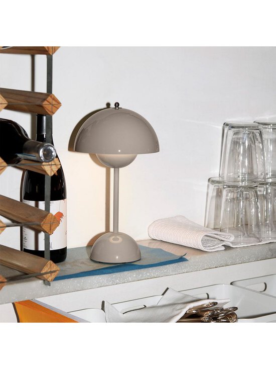 &Tradition - Flowerpot VP9 -pöytävalaisin, grey beige  ladattava - BEIGE | Stockmann - photo 5