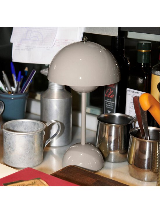 &Tradition - Flowerpot VP9 -pöytävalaisin, grey beige  ladattava - BEIGE | Stockmann - photo 7