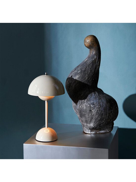 &Tradition - Flowerpot VP9 -pöytävalaisin, grey beige  ladattava - BEIGE | Stockmann - photo 10