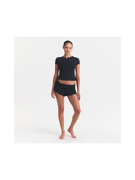 SKIMS - Pidžaama Sleep Fold Over Short - ONYX | Stockmann - photo 3
