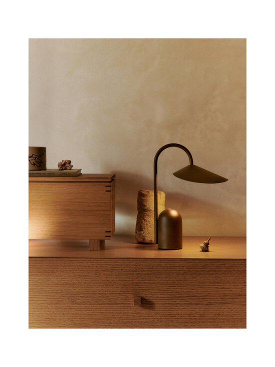 Ferm Living - Arum Portable -valaisin - DARK CHOCOLATE - photo 3 Ferm Living - Arum Portable -valaisin - DARK CHOCOLATE | Stockmann - photo 3