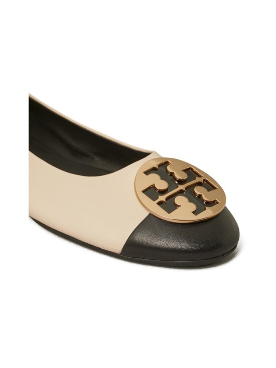 Tory Burch - Claire ādas balerīnas - 001 NEW CREAM / BLACK / GOLD - photo 4 Tory Burch - Claire ādas balerīnas - 001 NEW CREAM / BLACK / GOLD | Stockmann - photo 4