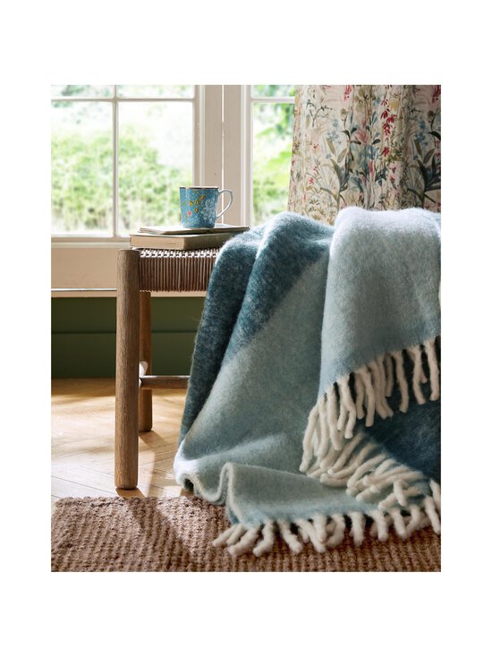 Laura Ashley - Bronwen-huopa 130 x 170 cm - 14 SEASPRAY BLUE - photo 2 Laura Ashley - Bronwen-huopa 130 x 170 cm - 14 SEASPRAY BLUE | Stockmann - photo 2