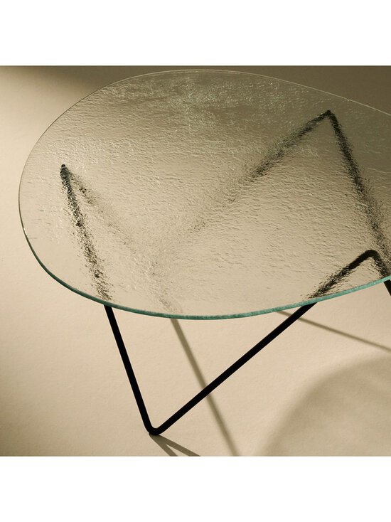 Gubi - Pedrera-sohvapöytä 106 x 86 cm musta / kirkas strukturoitu lasi - TRANSPR | Stockmann - photo 6