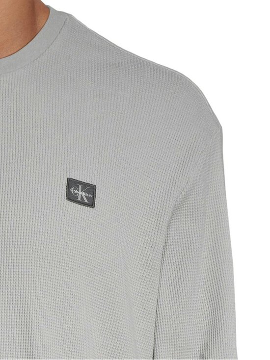 Calvin Klein Jeans - Waffle Badge Crewneck -paita - RO2 FORMAL GRAY - photo 4 Calvin Klein Jeans - Waffle Badge Crewneck -paita - RO2 FORMAL GRAY | Stockmann - photo 4