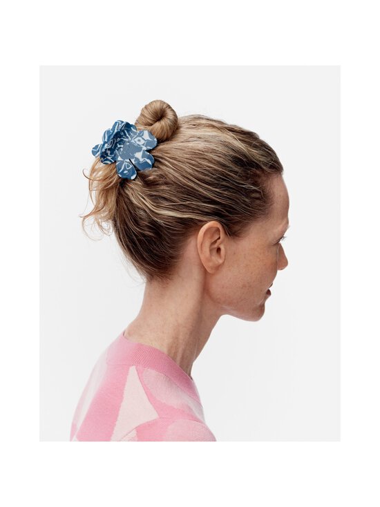 Marimekko - Unikko Hair Clip Small matu sprādze - 510 BLUE WHITE - photo 2 Marimekko - Unikko Hair Clip Small matu sprādze - 510 BLUE WHITE | Stockmann - photo 2
