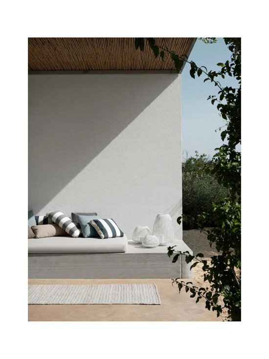 Blomus - Stay Cushion -tyyny 45 x 45 cm - LILY WHITE / BLACK | Stockmann - photo 2