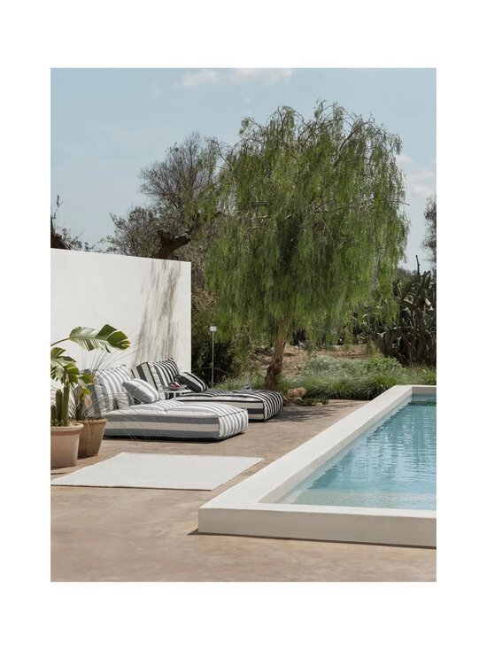 Blomus - Stay Cushion -tyyny 45 x 45 cm - LILY WHITE / BLACK | Stockmann - photo 3