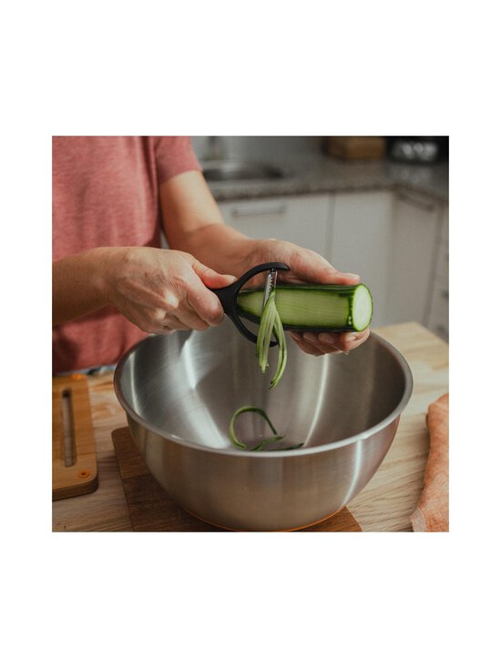 Fiskars - Functional Form Julienne Y-veida mizotājs - BLACK | Stockmann - photo 4