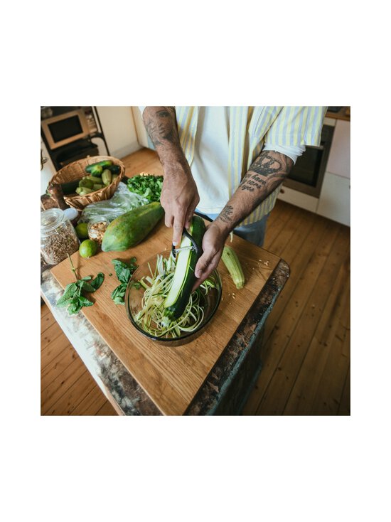 Fiskars - Functional Form Julienne Y-veida mizotājs - BLACK | Stockmann - photo 5