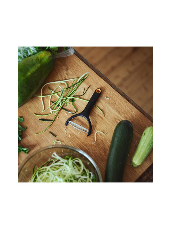 Fiskars - Functional Form Julienne Y-veida mizotājs - BLACK | Stockmann - photo 6